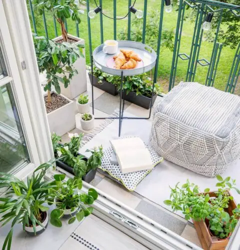 Decoración de balcones pequeños con plantas